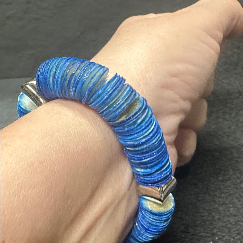 Blue Layered Bracelet died blue outer sea shell with silver color spacers stretc